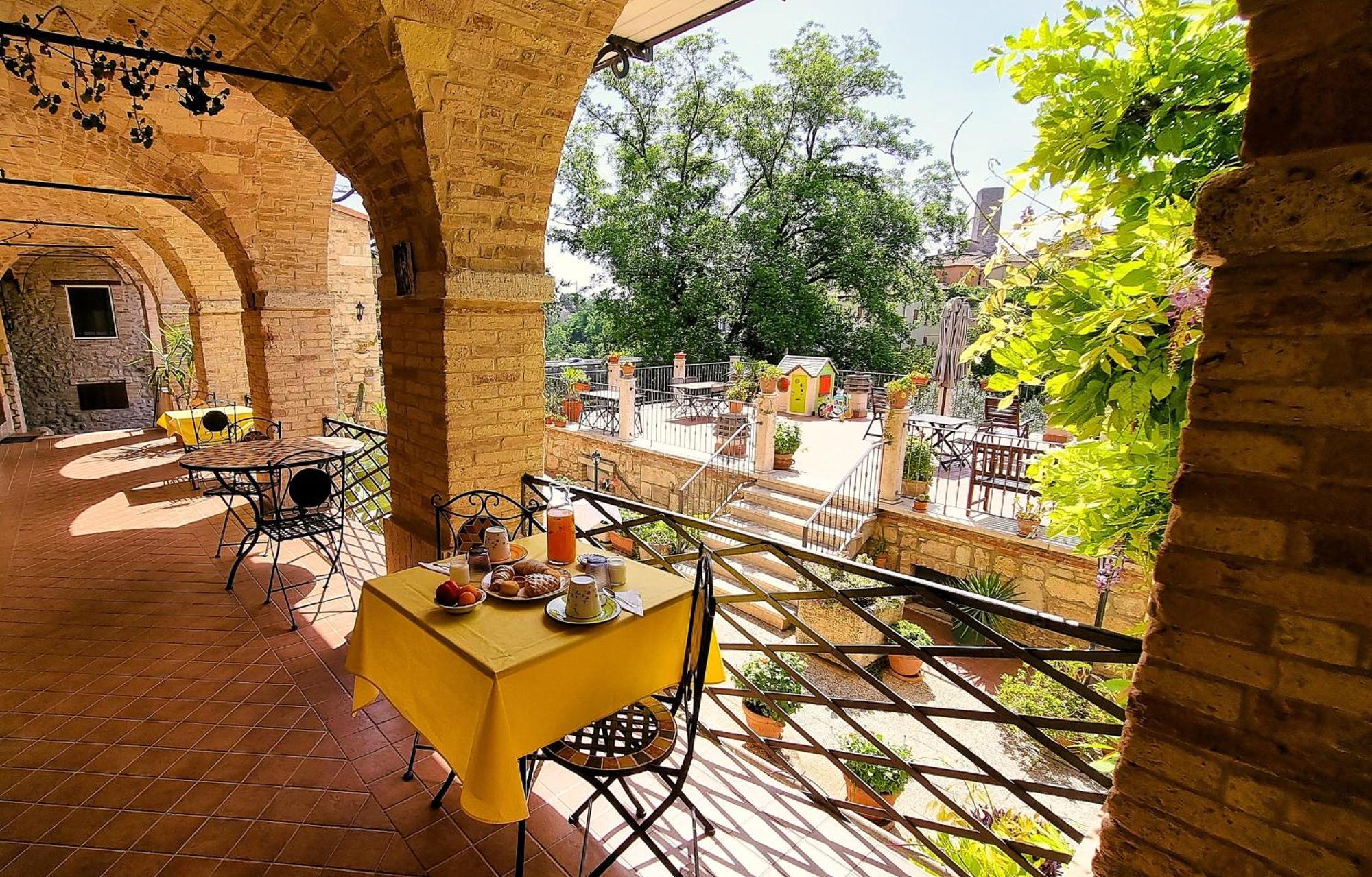 Antico Borgo Piceno Bed & Breakfast Ascoli Piceno Bagian luar foto